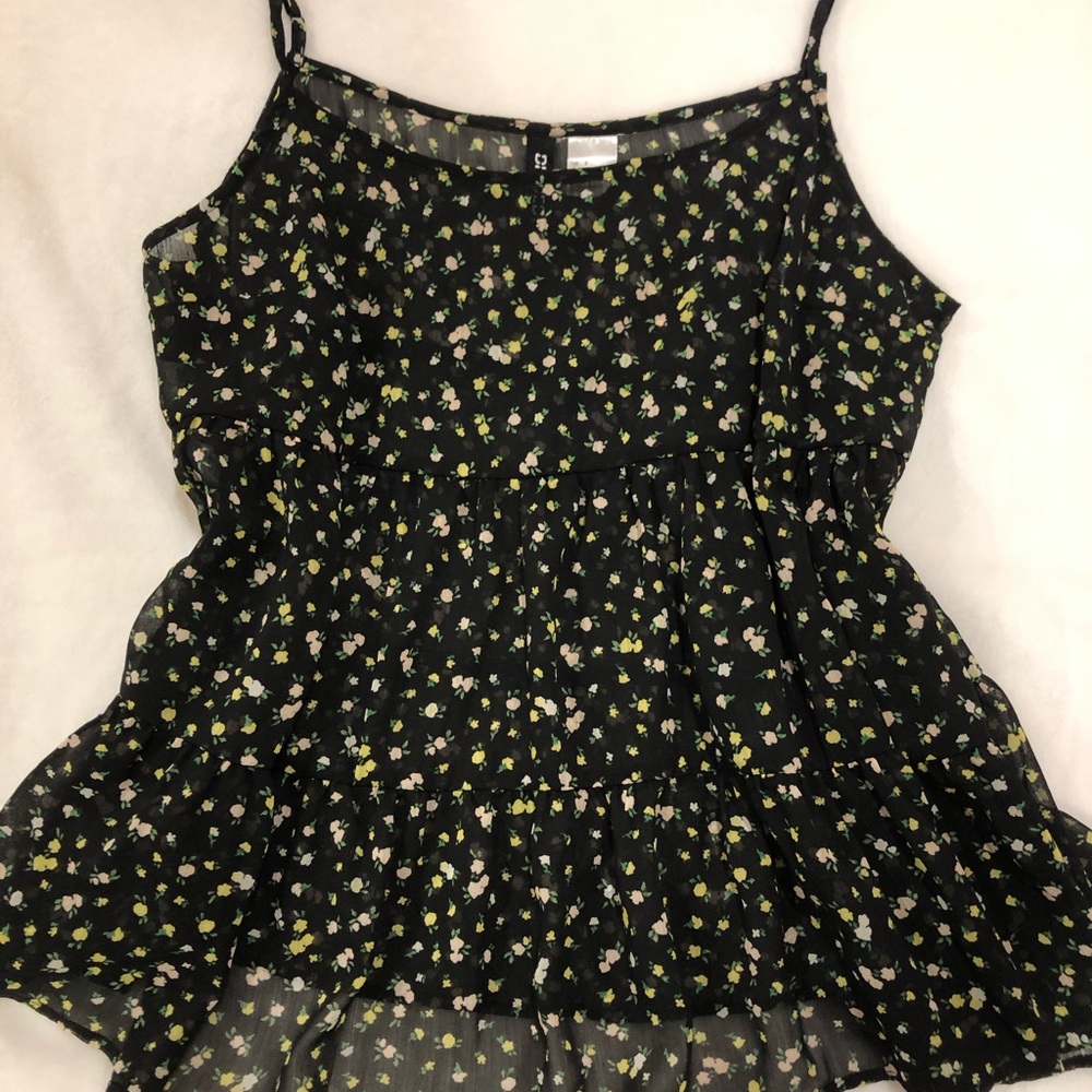 Adorable Flowy Top🖤